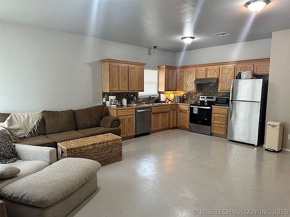 2nd image of 300 E 17th St