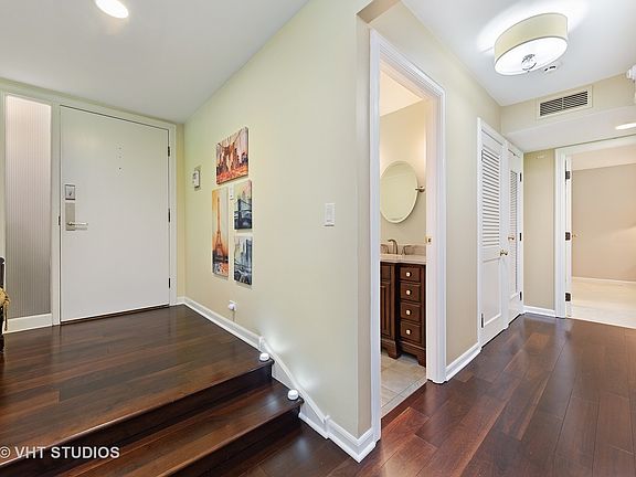 3rd image of 1 Oak Brook Club Dr APT A106