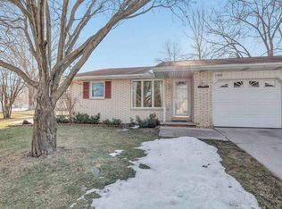 1329 Fox River Dr #1, De Pere, WI 54115