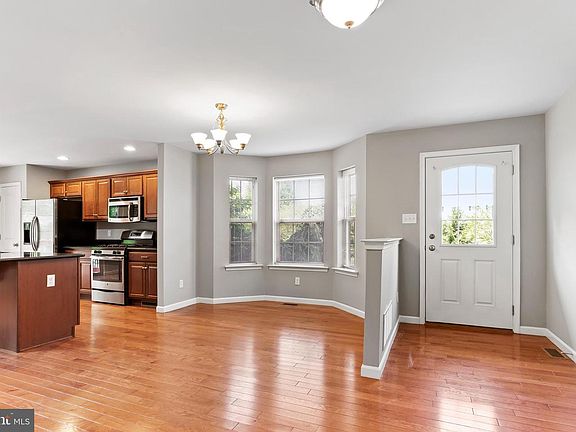 3rd image of 709 Jonathan Ct
