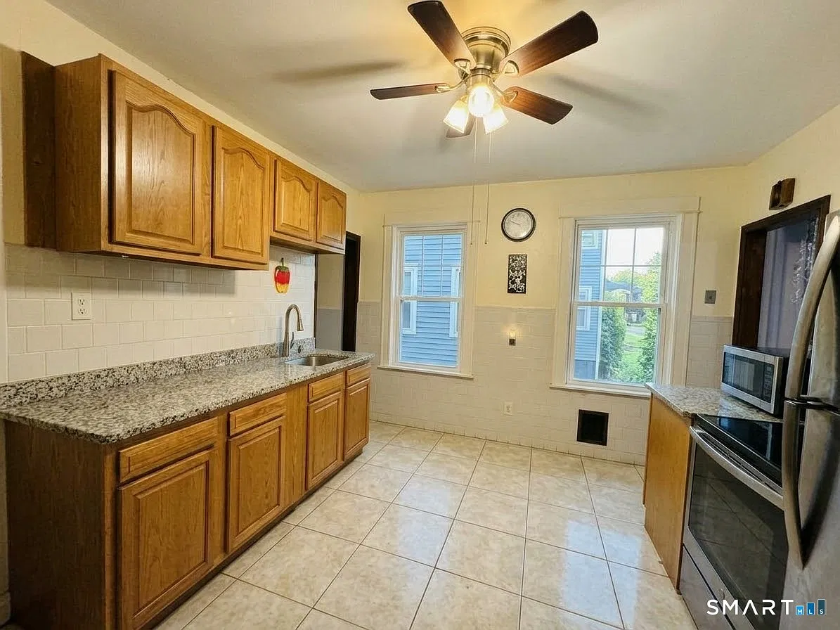 3 bed, 1.0 bath, 1092 sqft, $1,995 — Photo 3