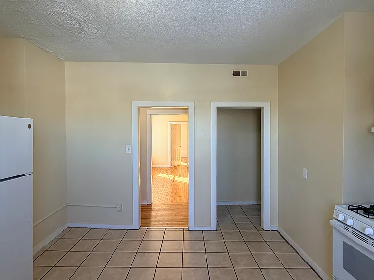 33 Dickerman St #D — Photo 7