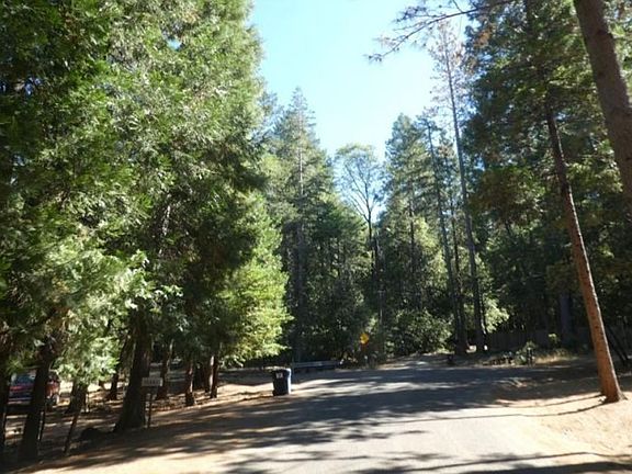 Exterior Neighborhood (street photo)