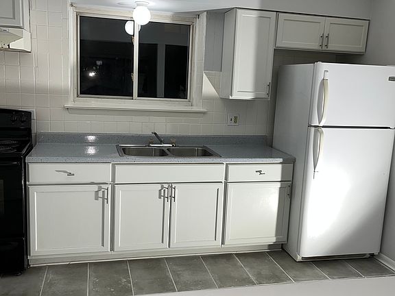 4th image of 731 N. Lincoln Ave