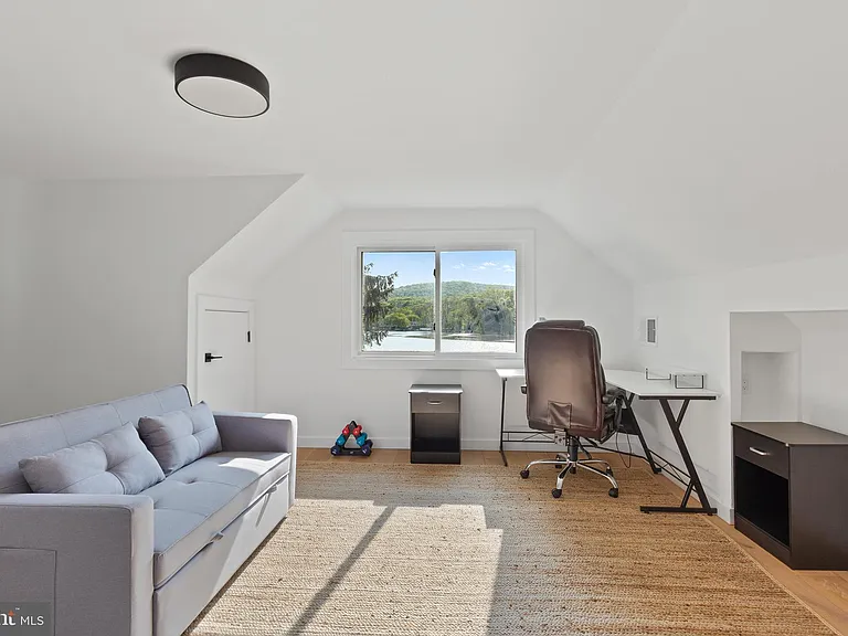101 Lakeshore Dr — Photo 17