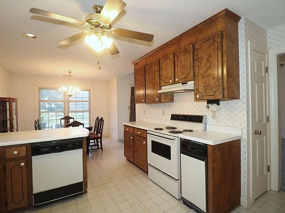 4th image of 128 Windsor Oaks Ct