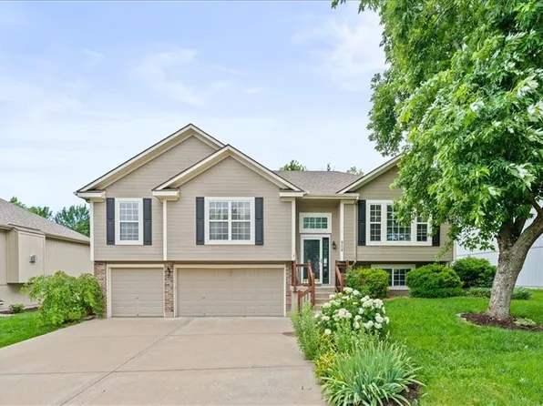 958 NW Maplewood Ct, Grain Valley, MO 64029
