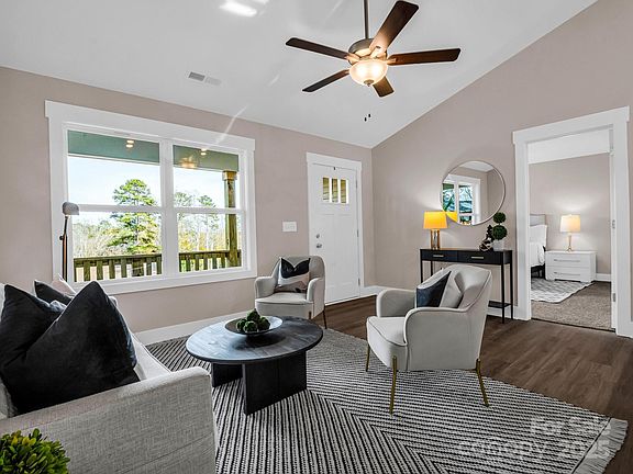 4th image of 318 Elizabeth Ave