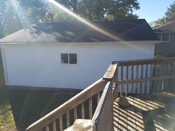 4th image of 823 Main St