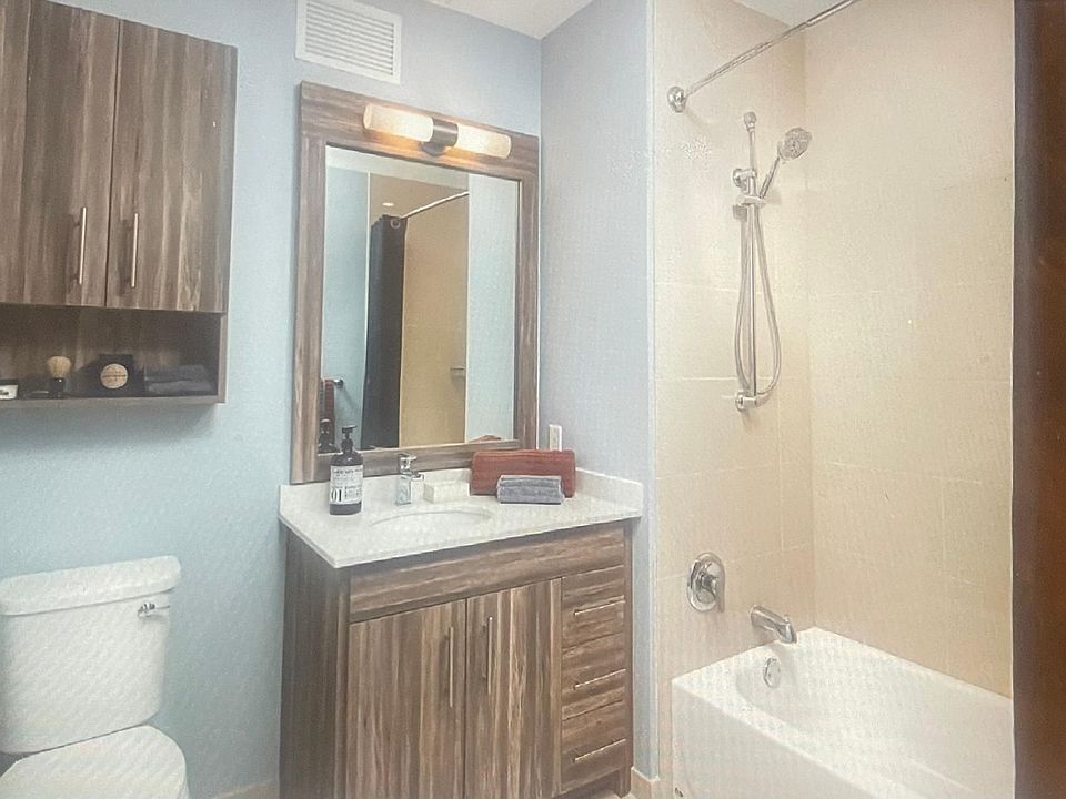 1st image of 415 E Ohio St #1801