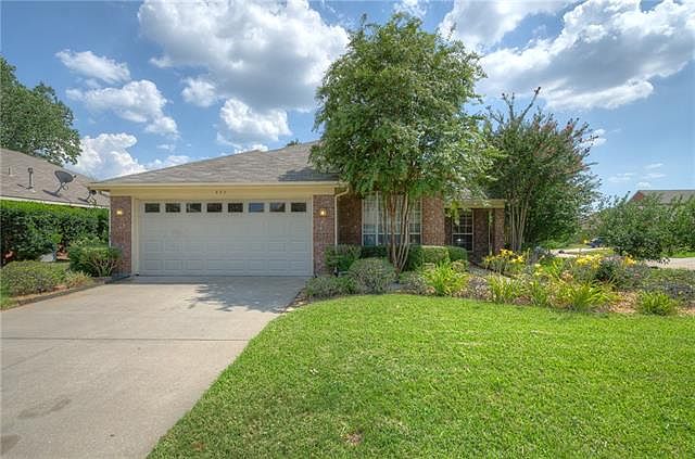 1st image of 322 Scarlet Oak Dr