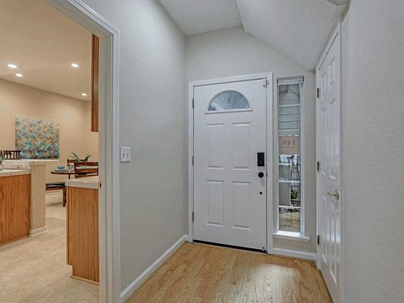 3rd image of 149 Orchard Oak Cir