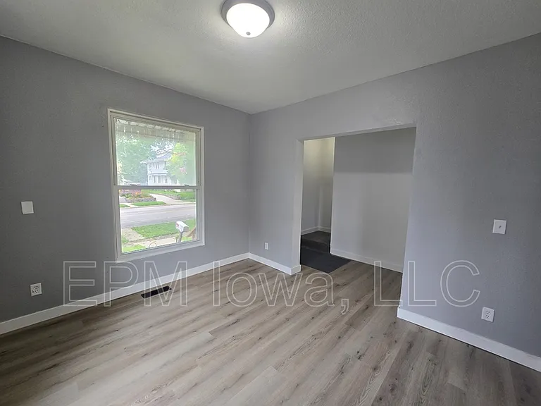 1527 4th Ave SE — Photo 4