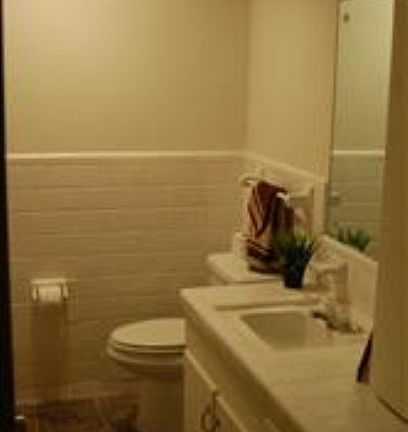 4th image of 810 1st St APT 11