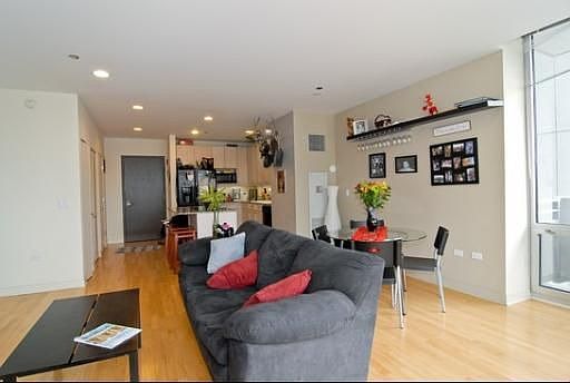 3rd image of 737 W Washington Blvd APT 1706