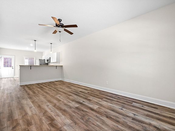 5th image of 441 Oak St #B