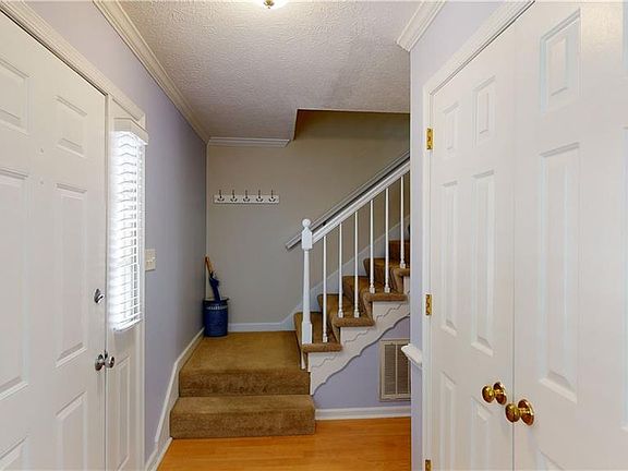3rd image of 105 Cub Ct