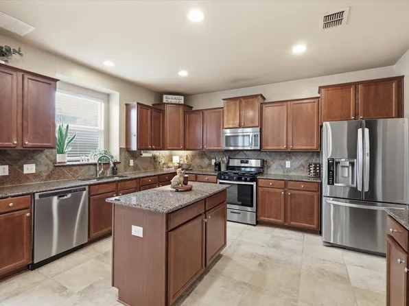 2825 Treasure Cove Dr, Lewisville, TX 75056