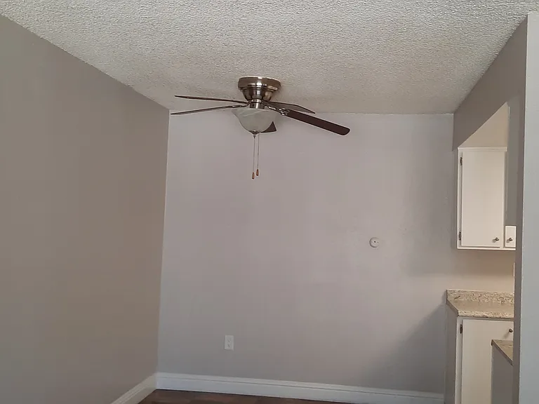 All lights, including the ceiling fans have LED bulbs.