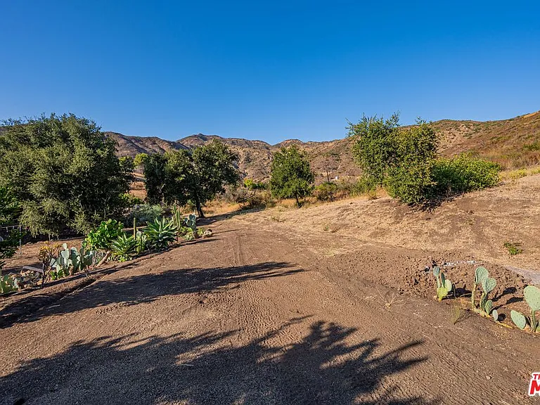 34136 Mulholland Hwy — Photo 41