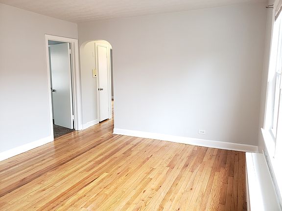 3rd image of 4216 S Michigan Ave #3W