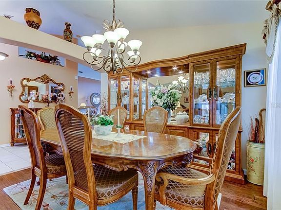 5th image of 6705 Cromwell Garden Dr