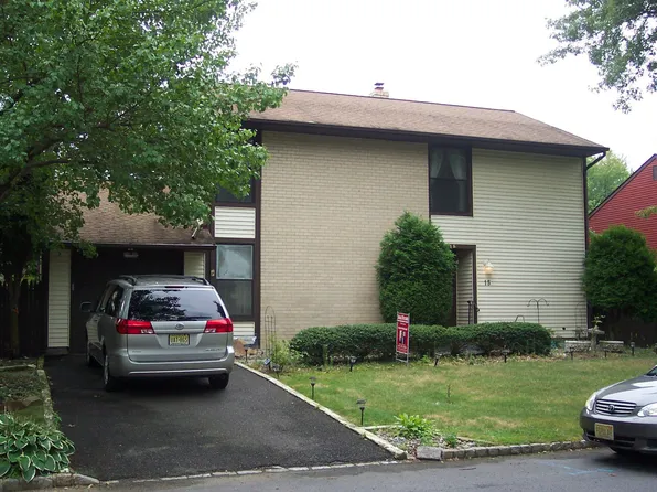 15 Hebron Dr, East Windsor, NJ 08520