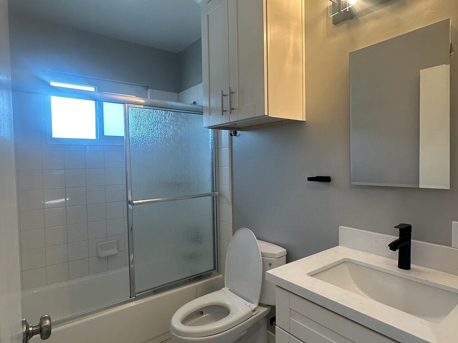 2 bed, 800 sqft, $3,200 — Photo 3