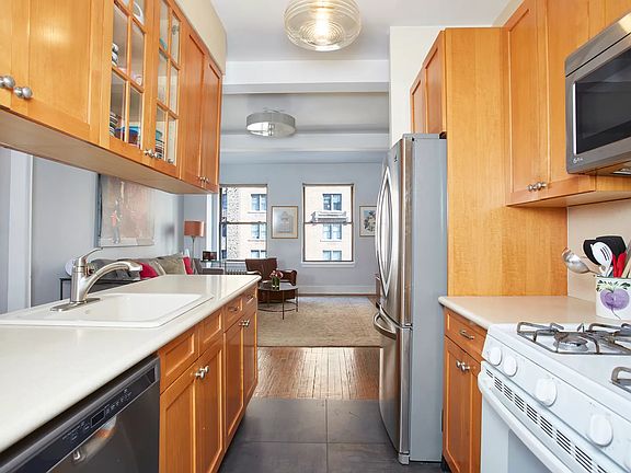 3rd image of 40 W 72nd St APT 53