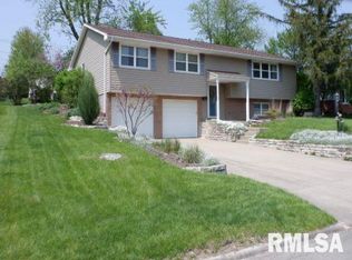 6525 N Ridgefield Ln, Peoria, IL 61614