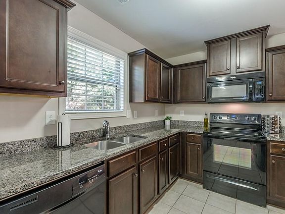 3rd image of 5635 Elwood Cir