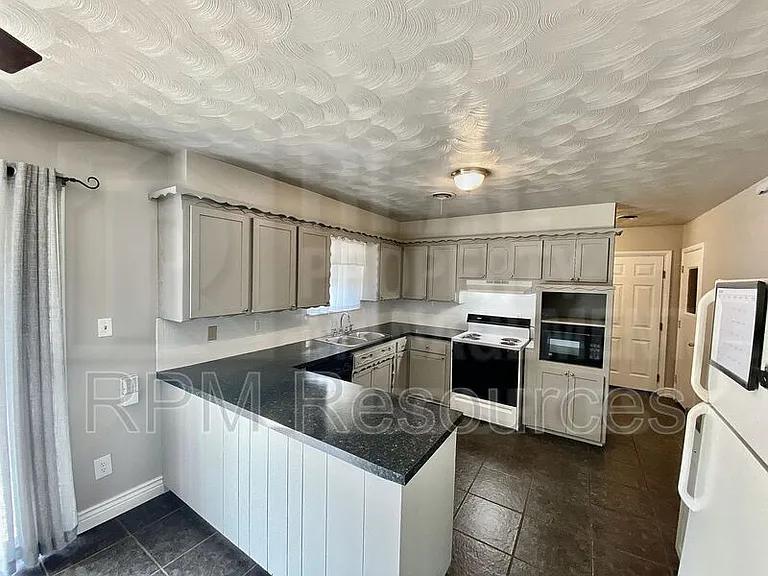 3024 SW 66th St — Photo 8