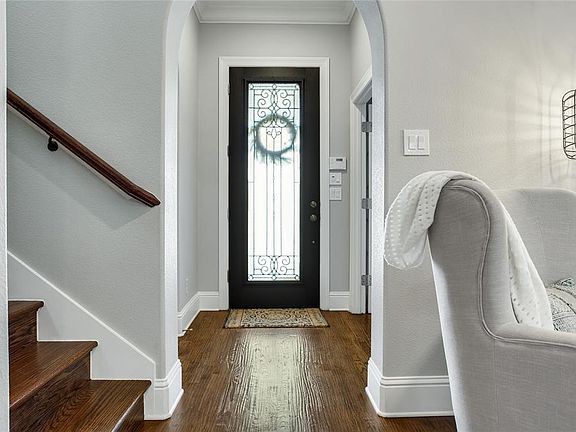 4th image of 2208 Longwood Dr