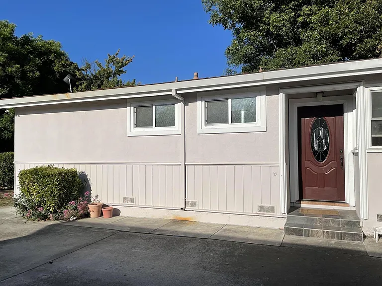 954 Colusa Ave — Photo 2