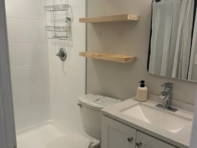 1045 Dewitt Ave — Photo 5