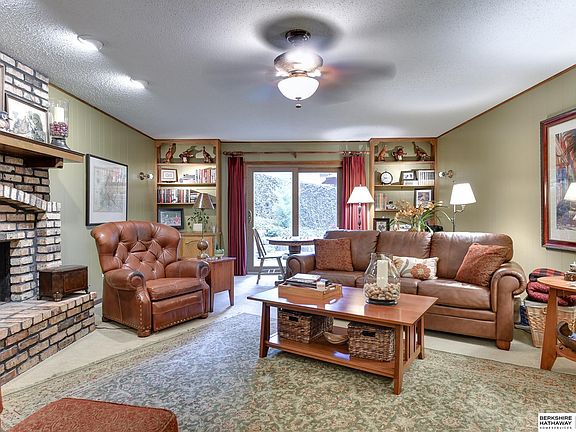 4th image of 305 Greenbriar Ct