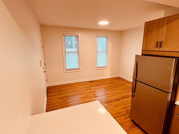 5th image of 2306 N Hoyne Ave APT 1R