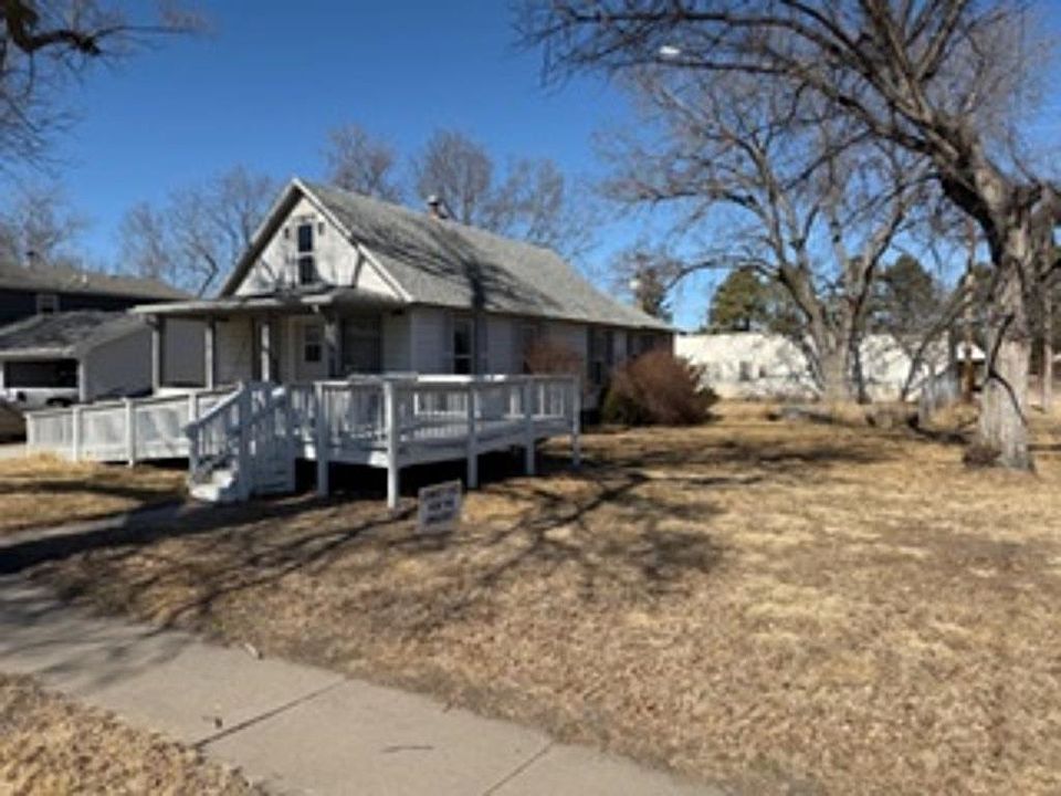 2nd image of 703 W 11th St.
