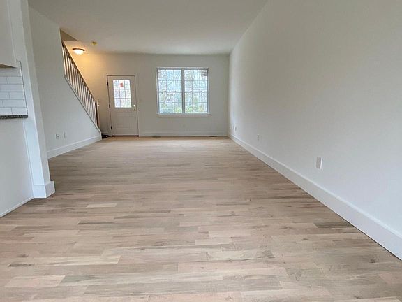 4th image of 1022 Venezia Ave
