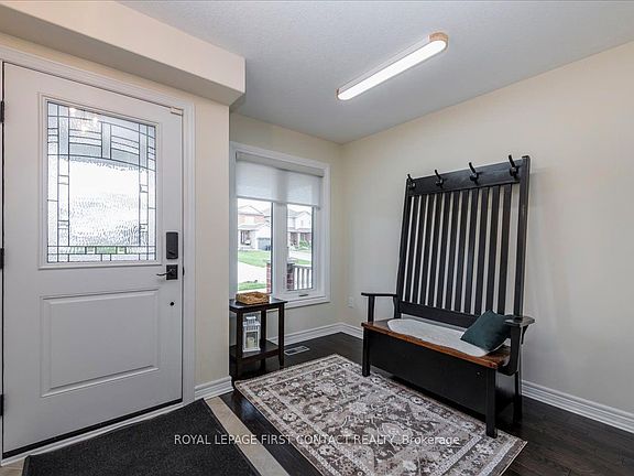 4th image of 182 Banting Cres