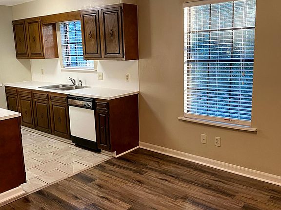 5th image of 4037 Charleston Cir Unit 24