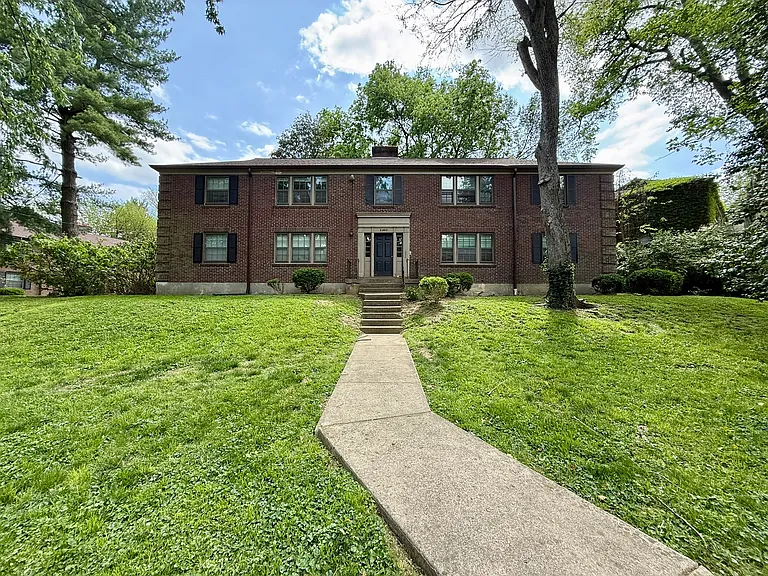 2466 Grinstead Dr — Photo 47