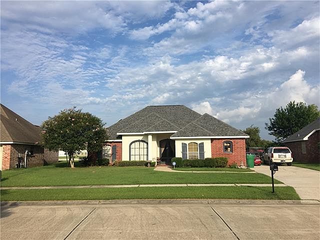 1st image of 120 Oak Moss Dr