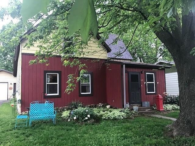 1st image of 609 E Washington St