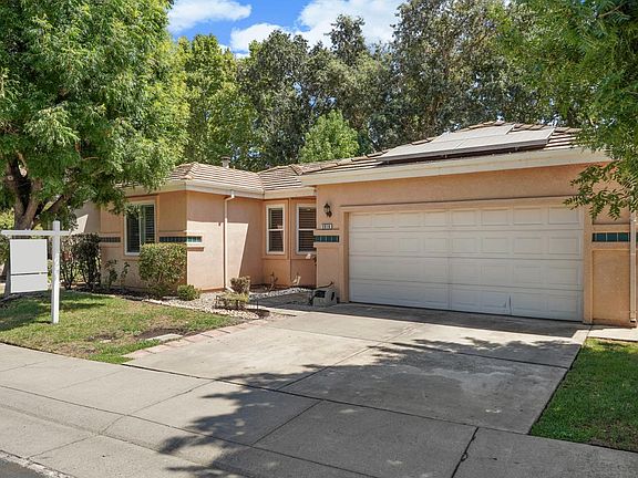 2nd image of 3016 Carousel Cir