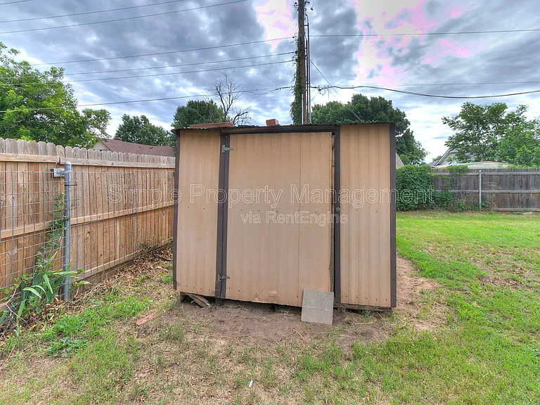 2401 Fedderson Dr — Photo 39