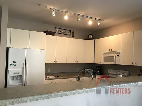5th image of 1550 N Warren Ave APT 104