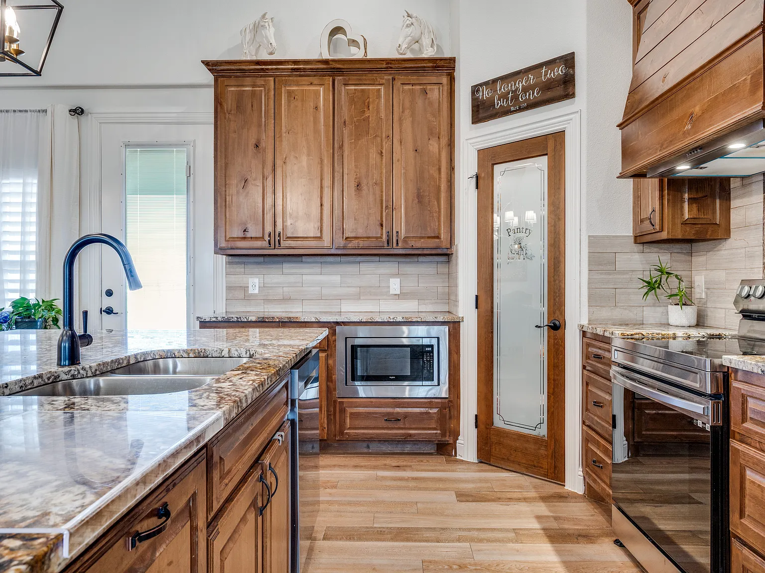 4 bed, 1800 sqft, $2,900 — Photo 3