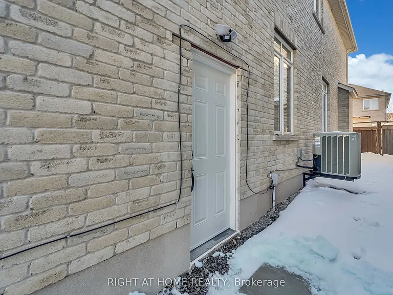 3253 Liptay Ave #BASEMENT — Photo 3