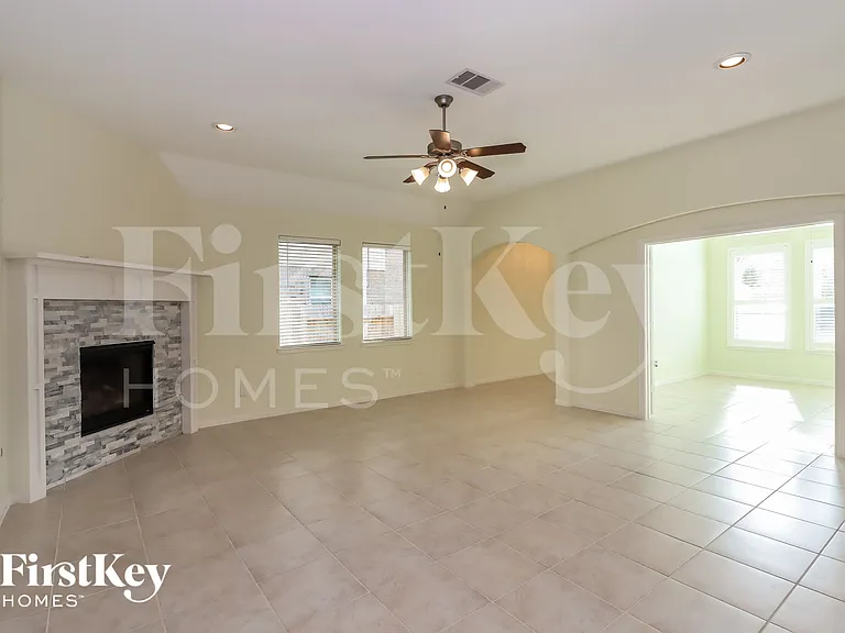 23810 Via Viale Dr — Photo 3